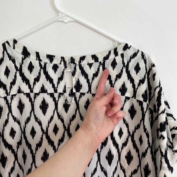 VIOLET CLAIRE Plus Size White ish Black Ikat Boho Short Dolman Sleeve Blouse Top - Picture 15 of 16